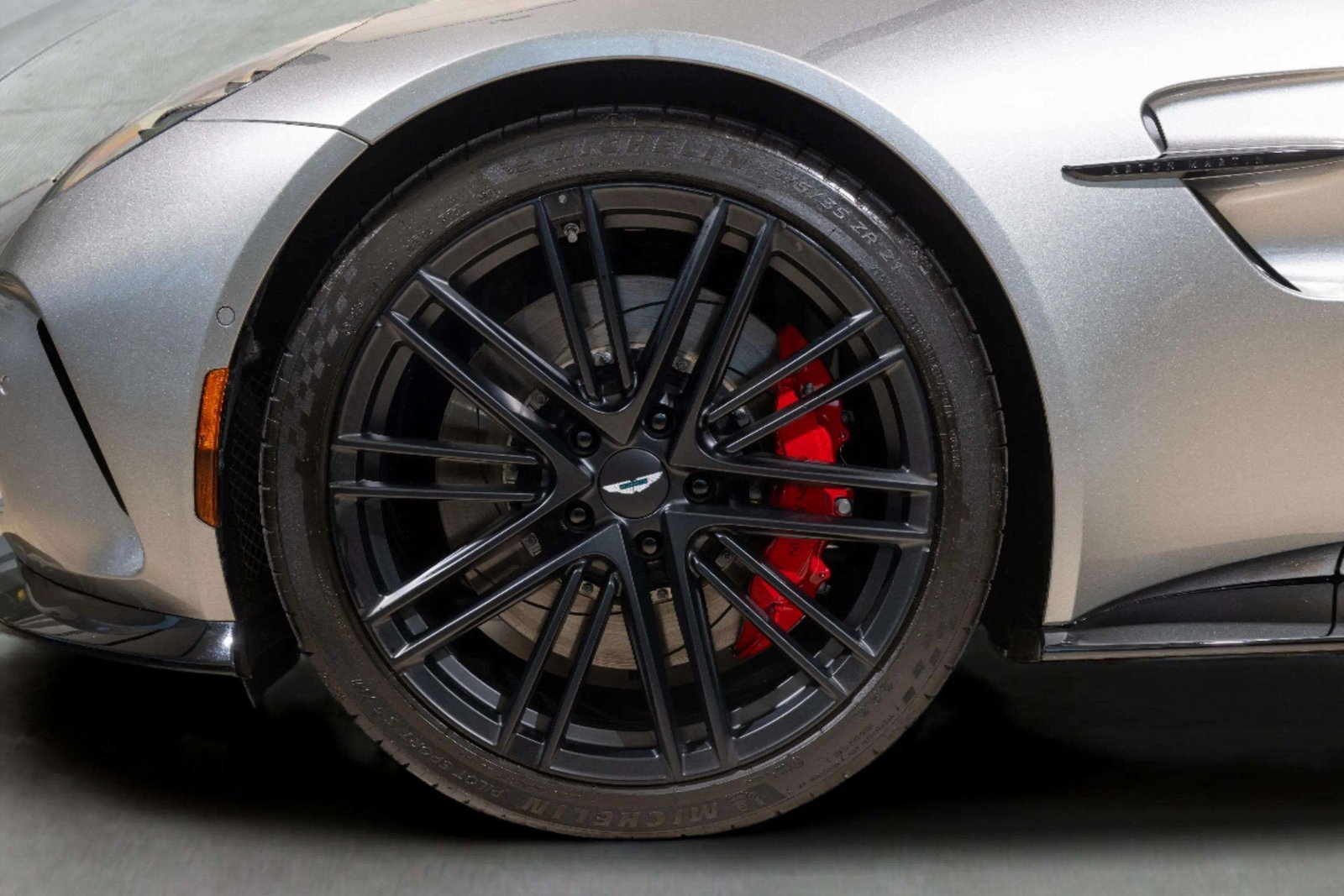 Used 2025 Aston Martin V8 Vantage Coupe image 19