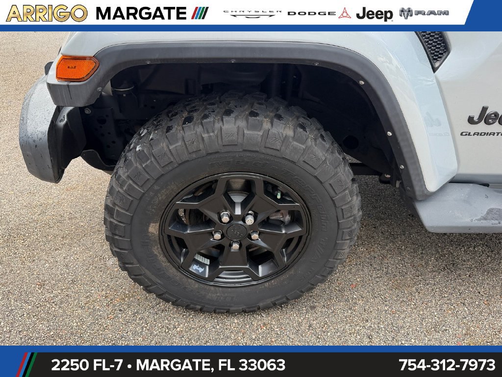 Used 2023 Jeep Gladiator Sport AWD/4WD image 17
