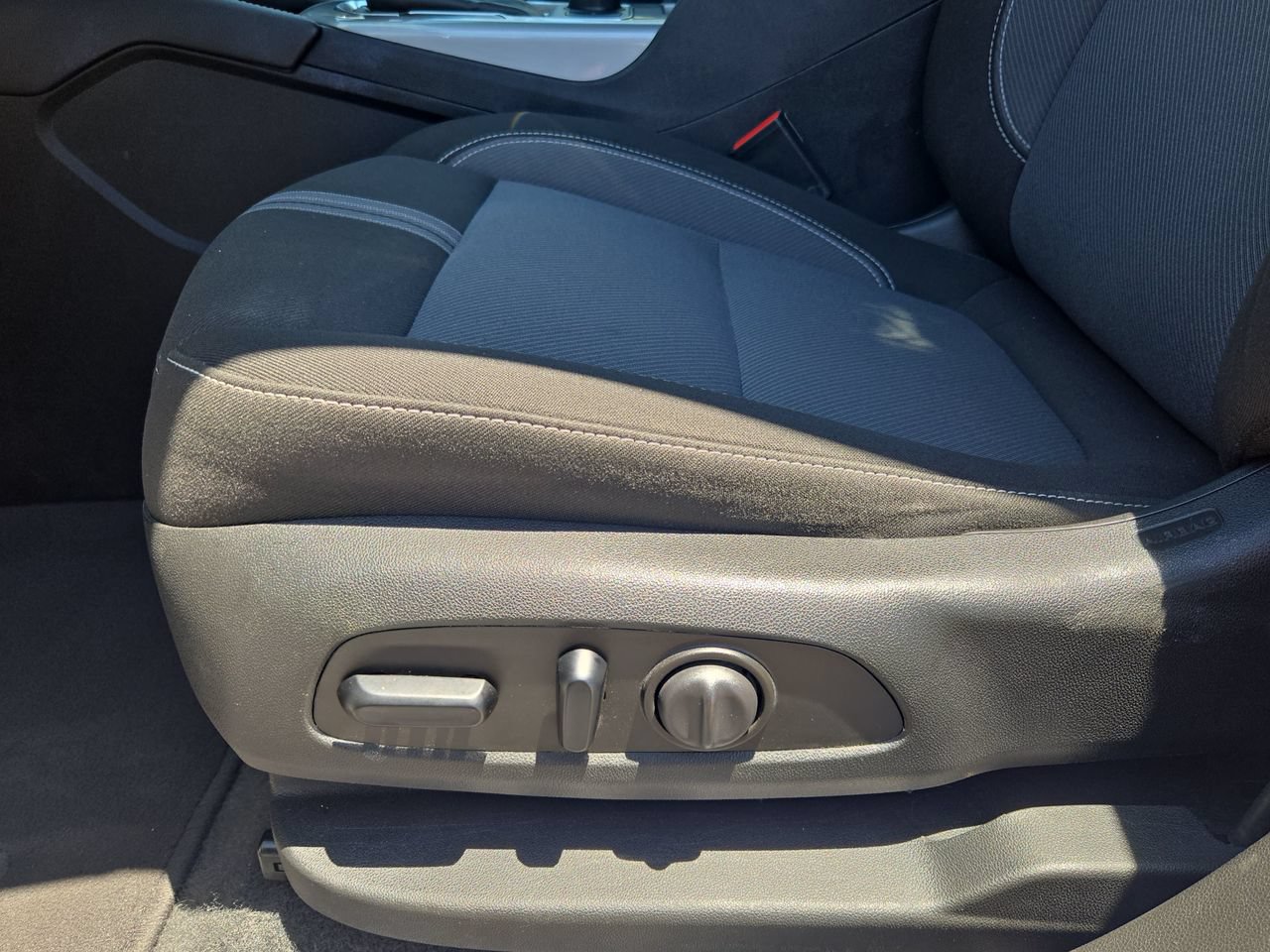 Used 2023 Chevrolet Blazer LT FWD image 27