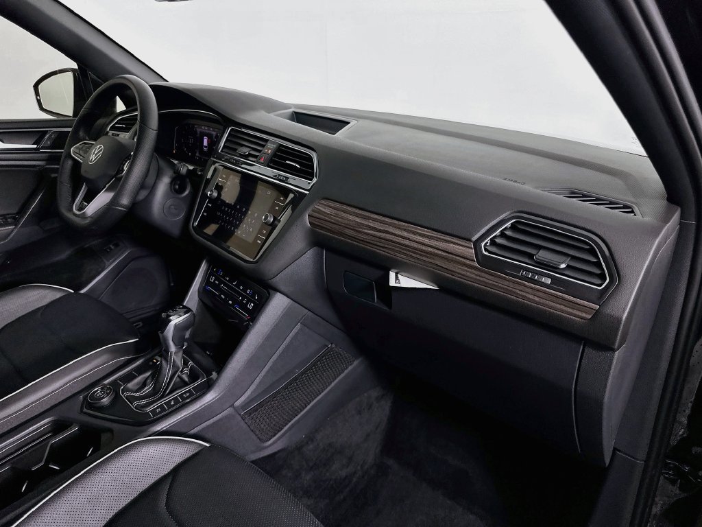 Used 2022 Volkswagen Tiguan SEL R-Line AWD/4WD image 29
