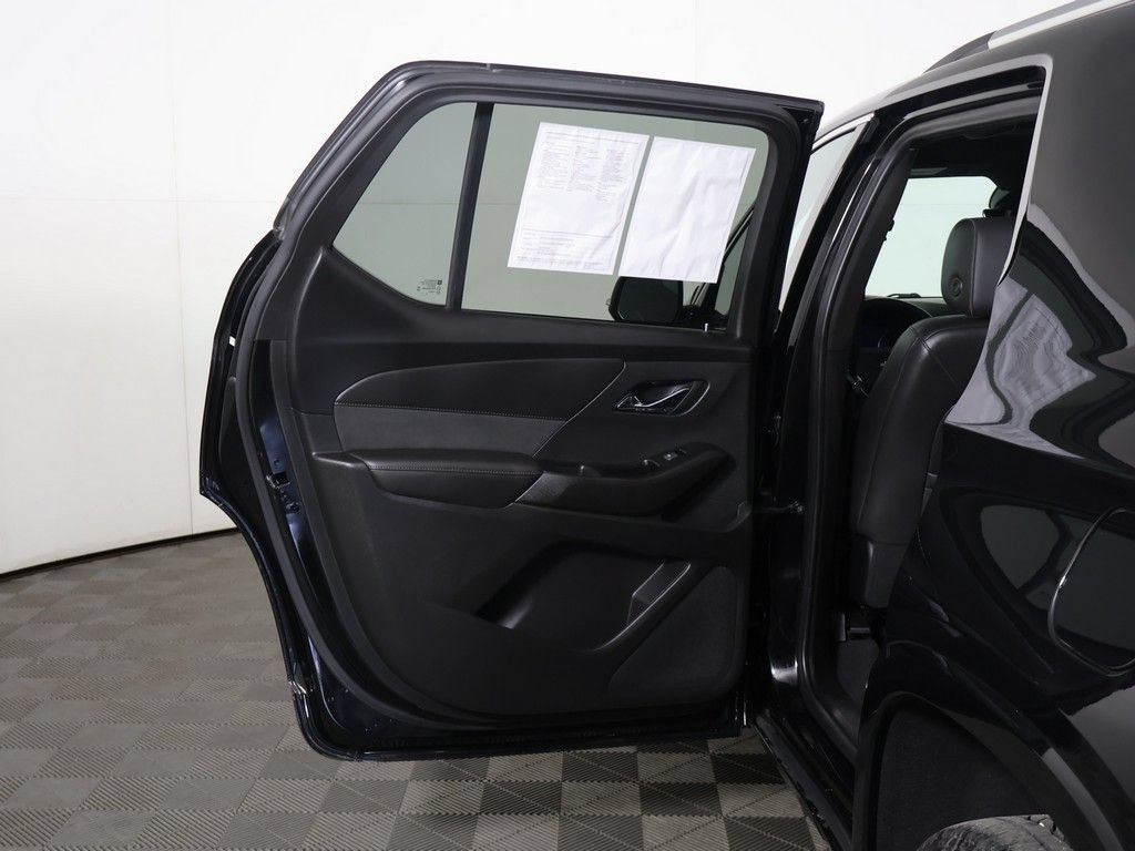 Used 2024 Chevrolet Traverse High Country w/ LPO, Cargo Package AWD/4WD image 29