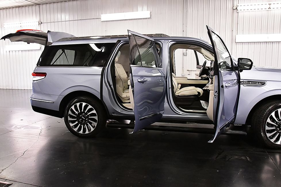 Used 2023 Lincoln Navigator L Black Label AWD/4WD image 30