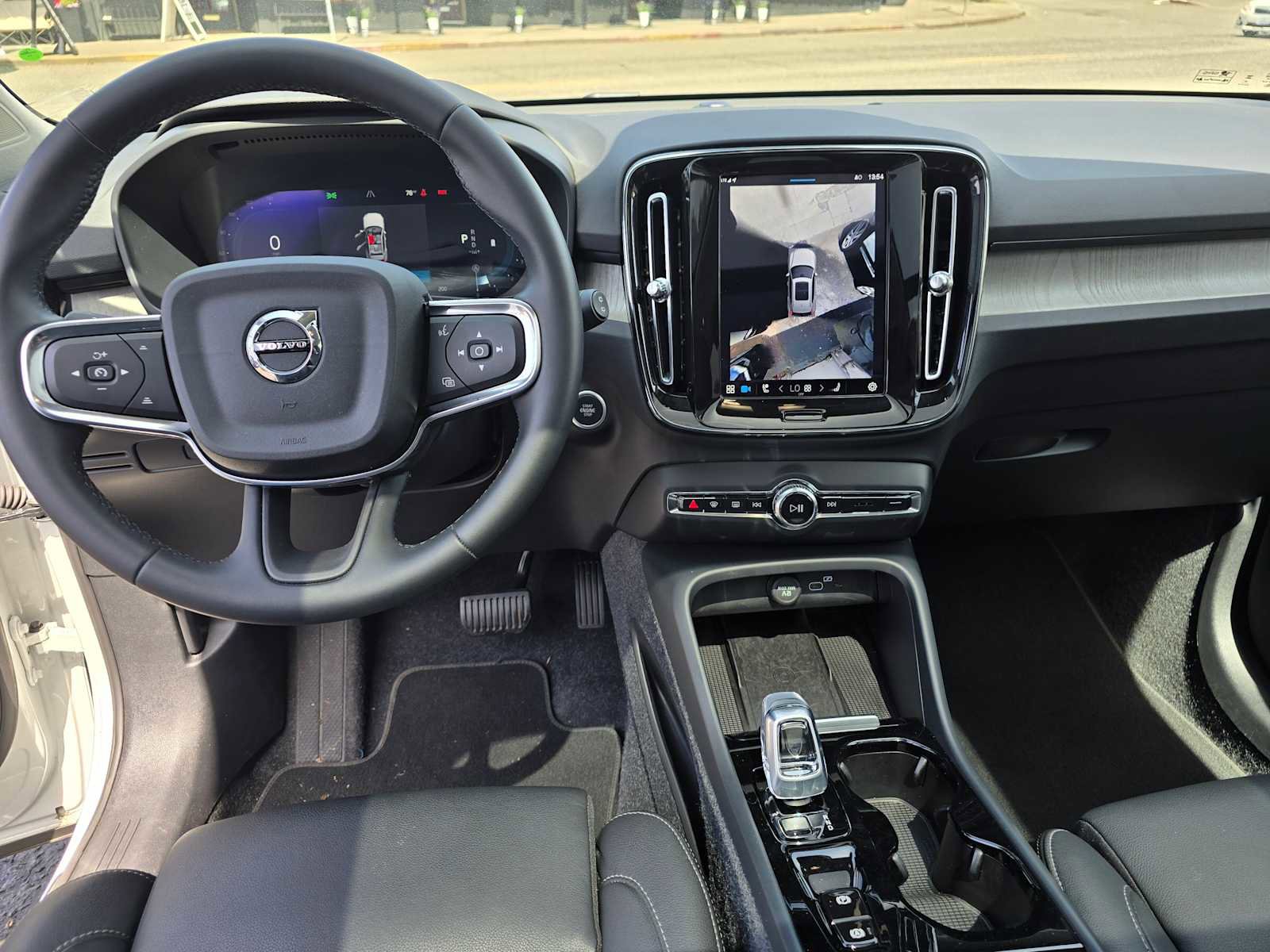 Certified 2024 Volvo XC40 B5 Plus image 18