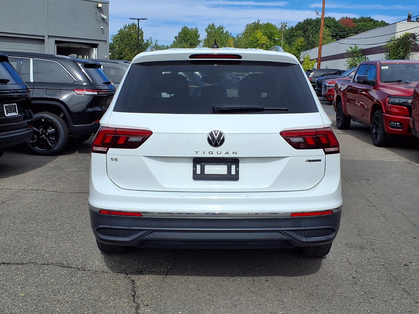 Used 2022 Volkswagen Tiguan SE AWD/4WD image 21