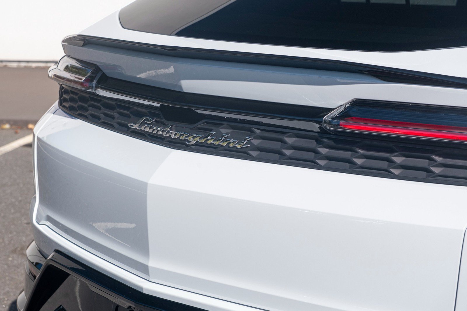Used 2025 Lamborghini Urus SE AWD/4WD image 22