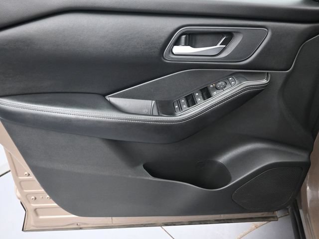 Used 2025 Nissan Rogue SV AWD/4WD image 22