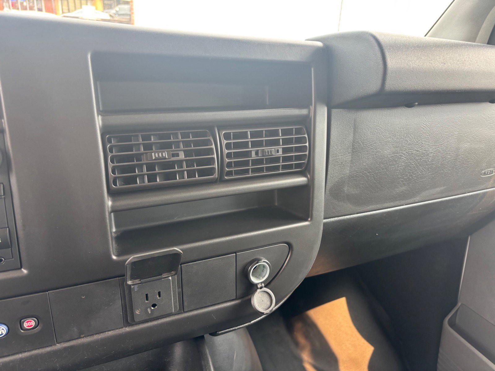 Used 2019 Chevrolet Express 3500 w/ Driver Convenience Package image 29