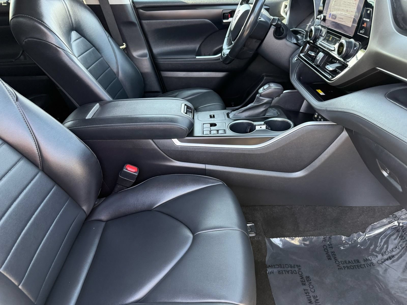 Used 2023 Toyota Highlander XLE FWD image 31