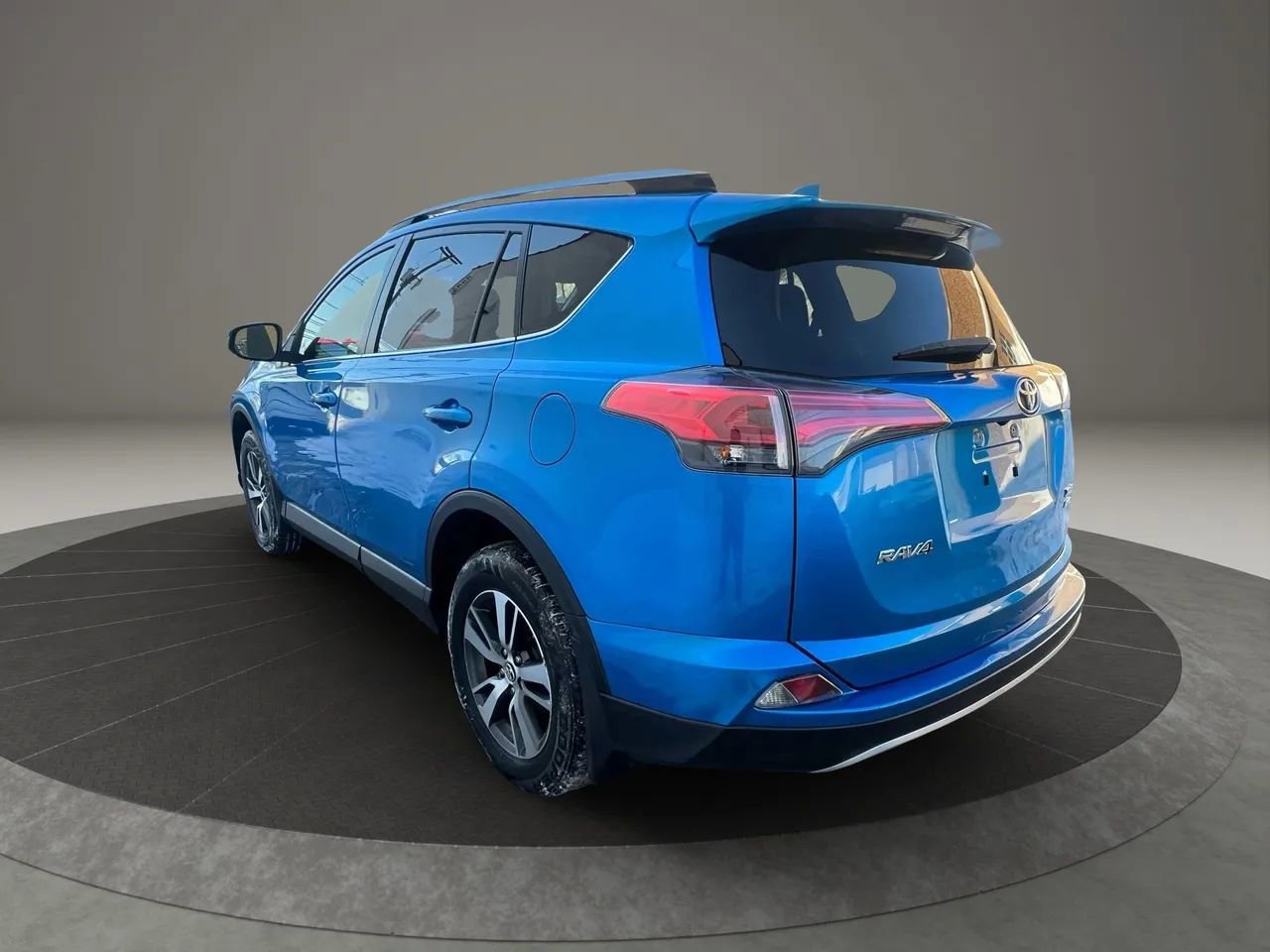 Used 2018 Toyota RAV4 XLE w/ Plus Extra Value Package image 7