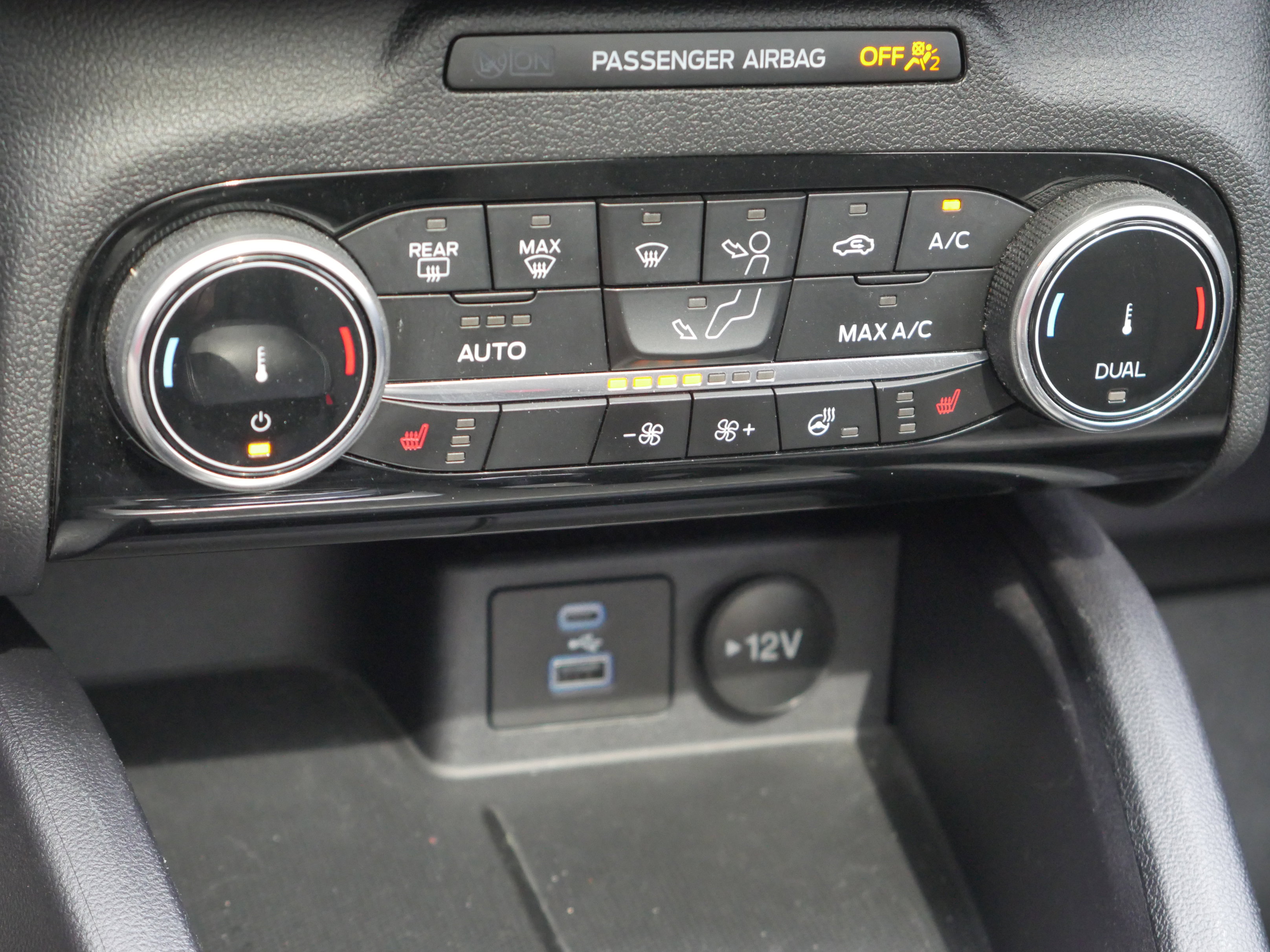 Certified 2022 Ford Escape SE w/ SE Sport Appearance Package AWD/4WD image 14