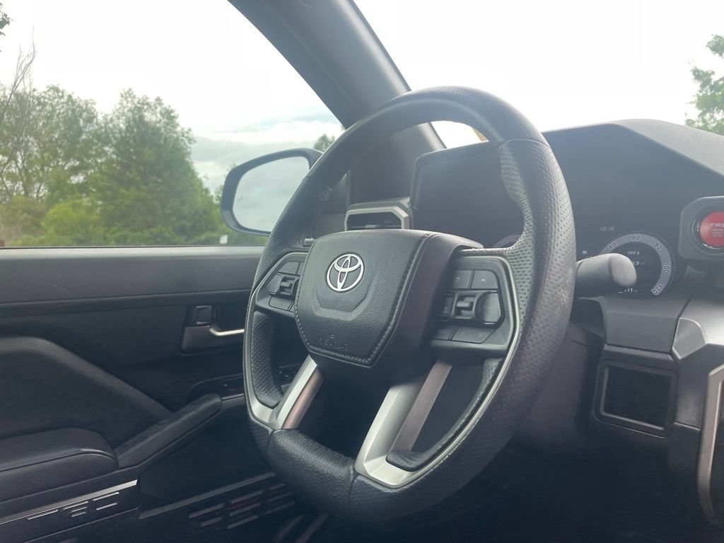 Used 2024 Toyota Tacoma TRD Sport AWD/4WD image 30
