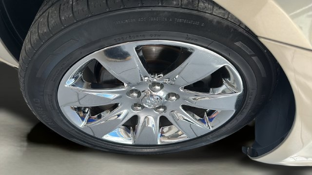 Used 2010 Buick LaCrosse CXS FWD image 18