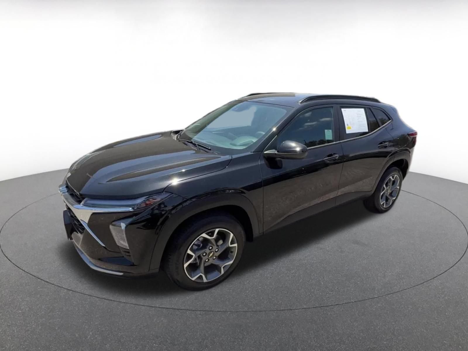 Used 2025 Chevrolet Trax LT FWD image 8