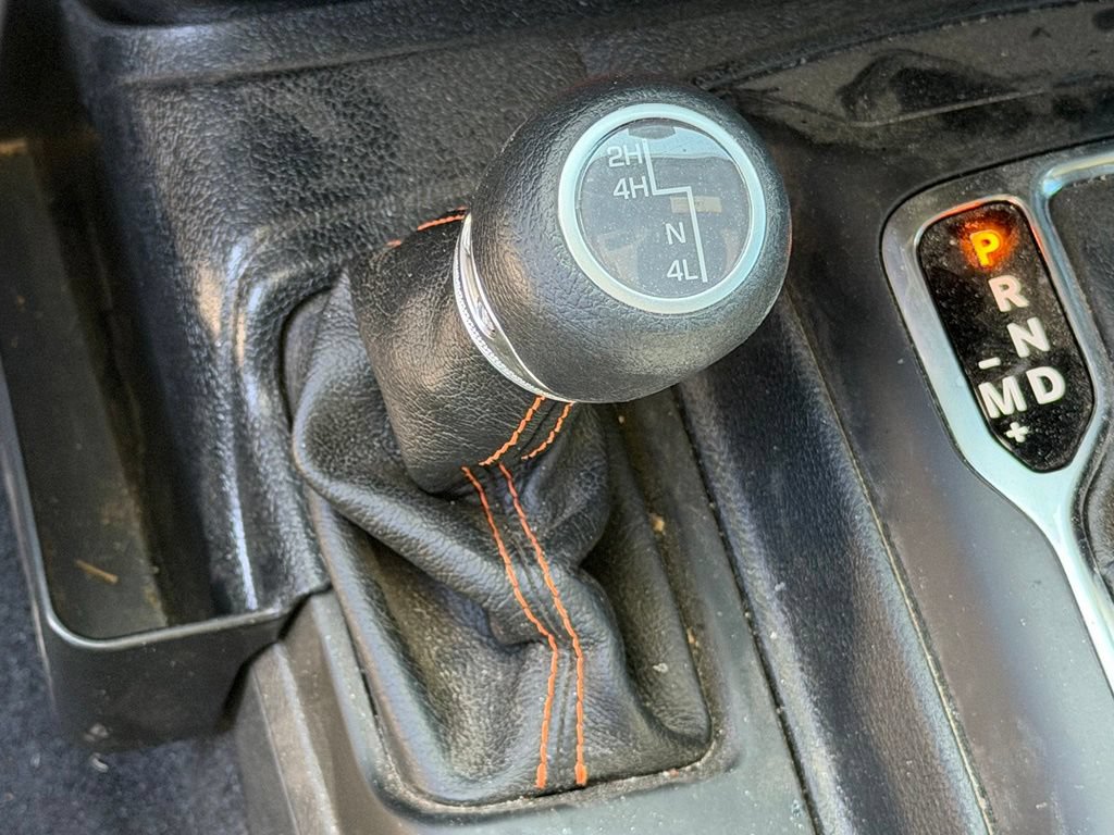 Used 2023 Jeep Gladiator Mojave w/ LED Lighting Group AWD/4WD image 17