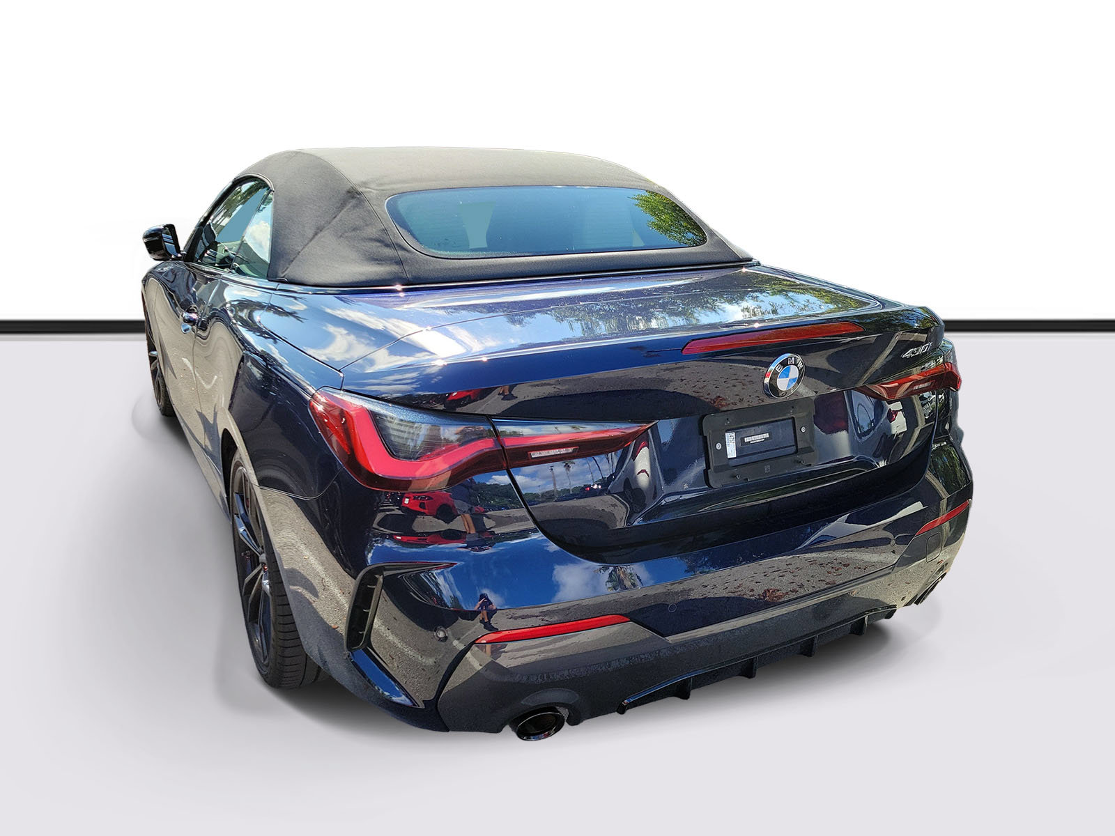Used 2024 BMW 430i Convertible w/ M Sport Package RWD image 4