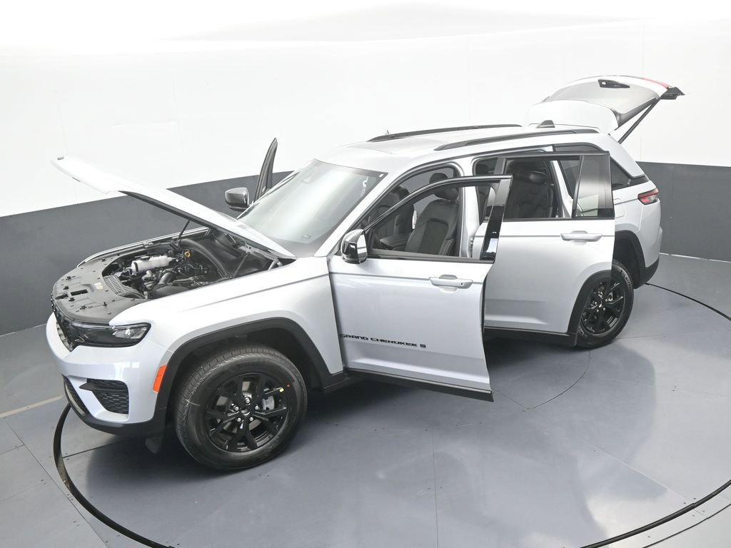 New 2025 Jeep Grand Cherokee Altitude image 59