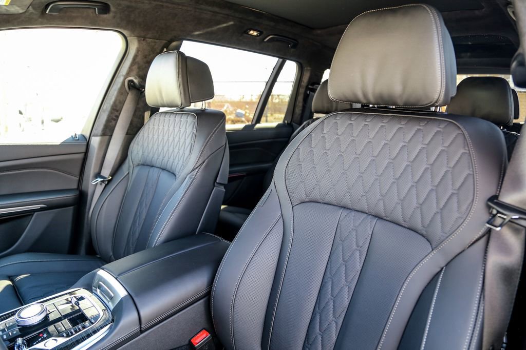 New 2026 BMW X7 M60i image 21