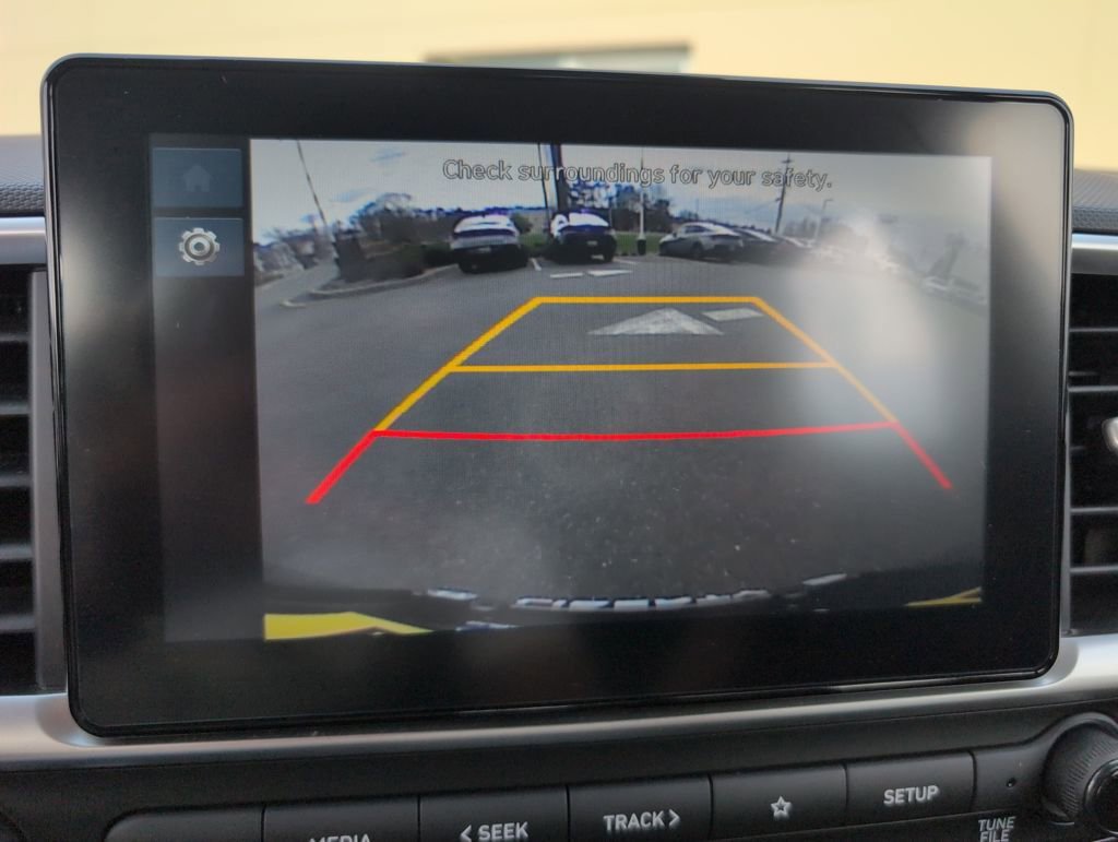 Certified 2025 Hyundai Venue SE image 21