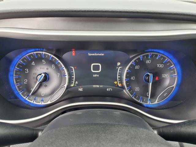 Used 2025 Chrysler Pacifica Select image 10