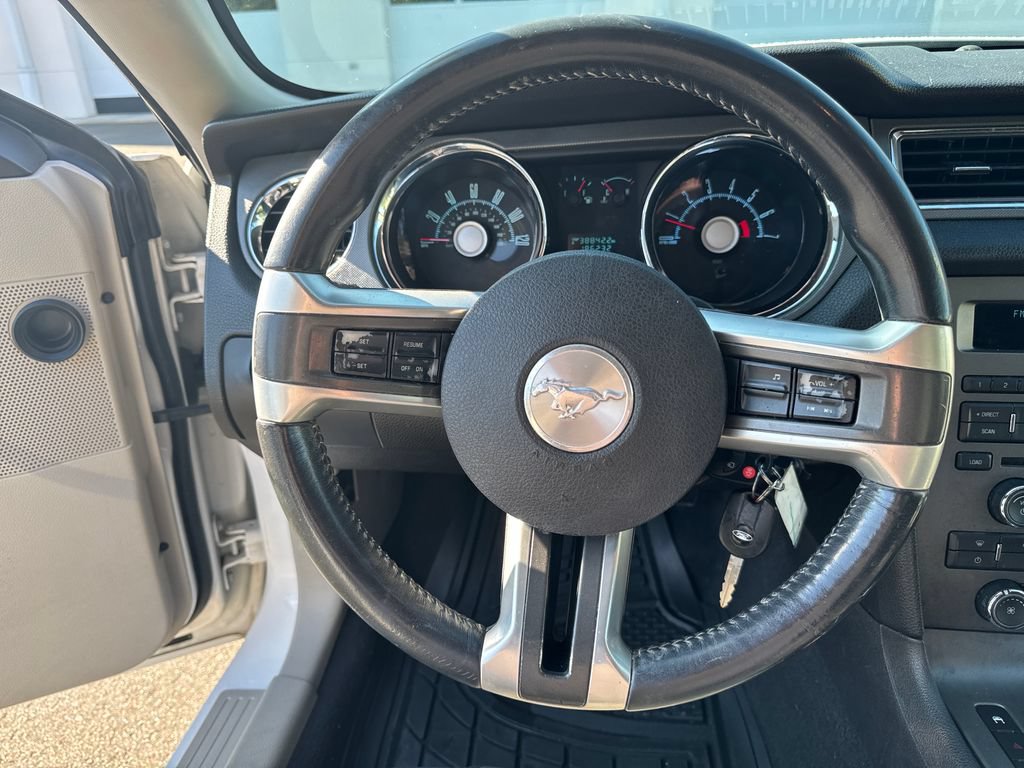 Used 2010 Ford Mustang Premium RWD image 19