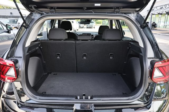 Used 2025 Hyundai Venue SEL FWD image 29