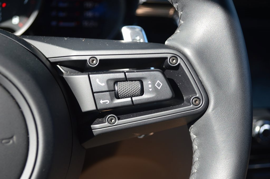 Used 2025 Porsche Macan image 22