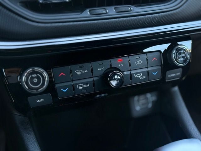New 2025 Jeep Compass Limited w/ Sun & Sound Group AWD/4WD image 14