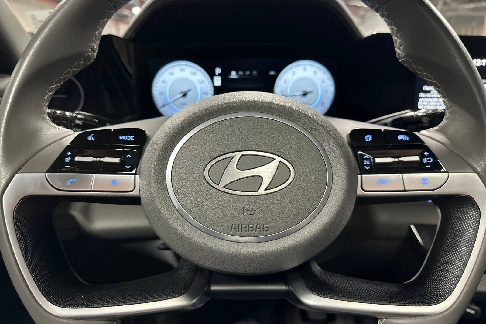 Used 2024 Hyundai Elantra SEL w/ Convenience Package FWD image 22