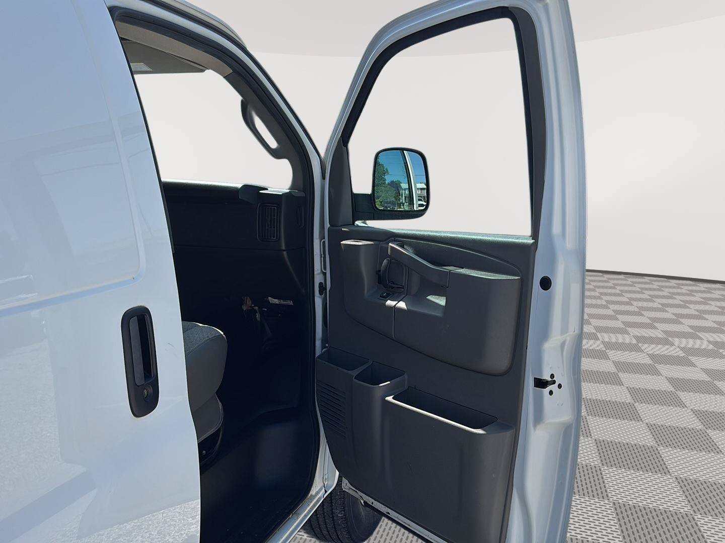Used 2021 Chevrolet Express 2500 w/ Driver Convenience Package RWD image 15