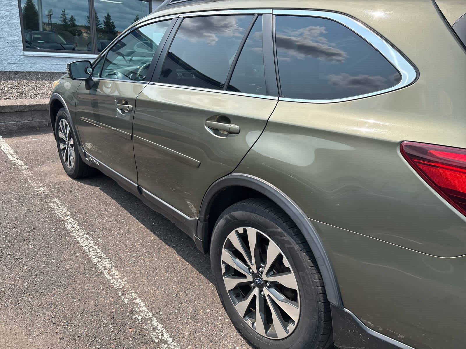 Used 2015 Subaru Outback 2.5i Limited AWD/4WD image 7