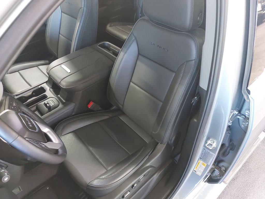 Used 2025 GMC Sierra 3500 Denali w/ Denali Reserve Package AWD/4WD image 14