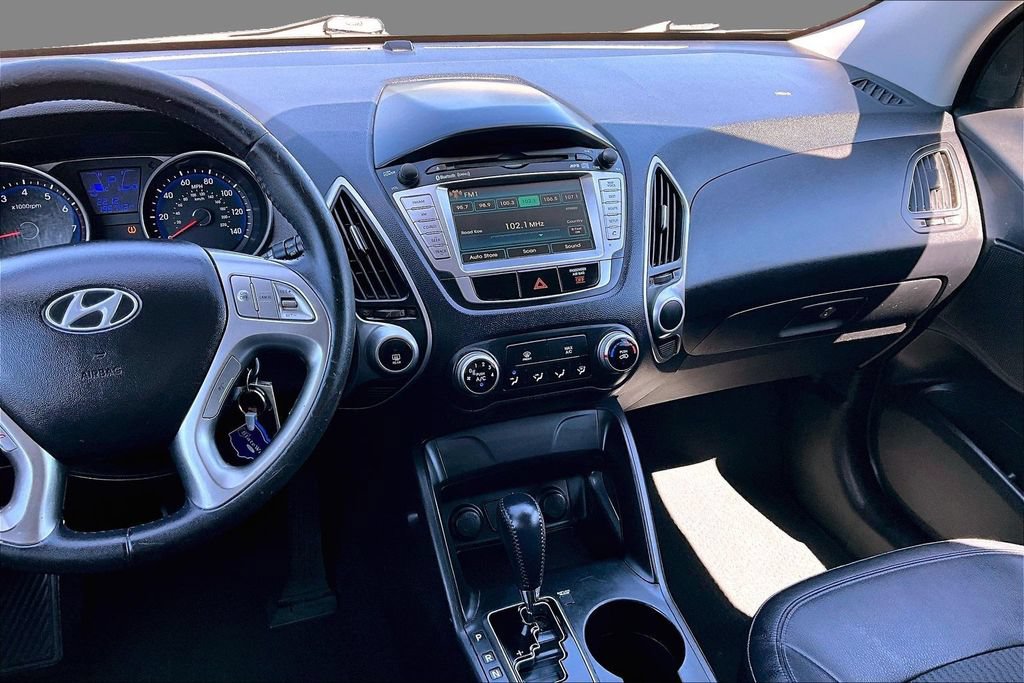 Used 2011 Hyundai Tucson GLS w/ Navigation Pkg 2 FWD image 3
