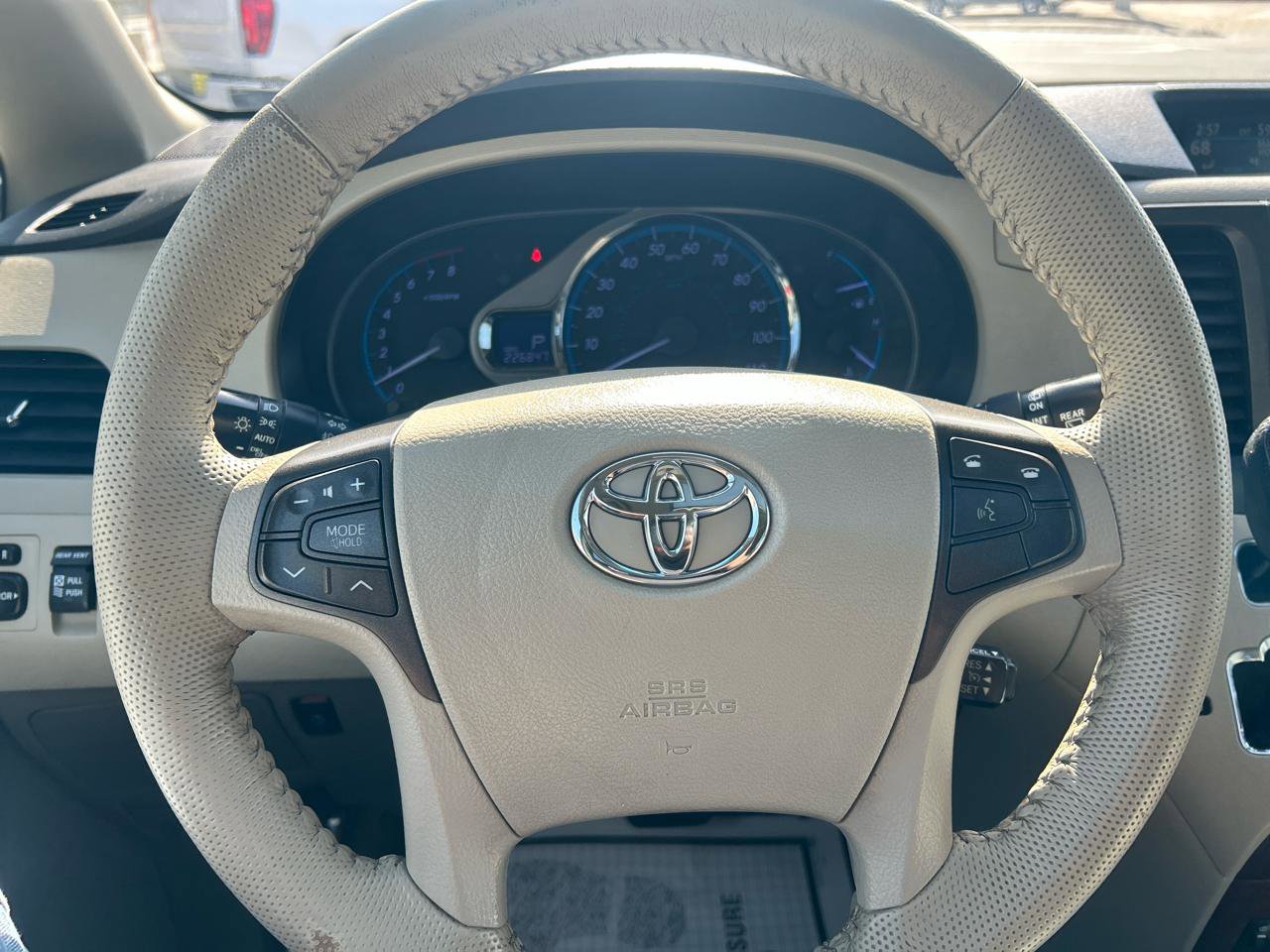 Used 2014 Toyota Sienna XLE w/ Entertainment Package FWD image 24