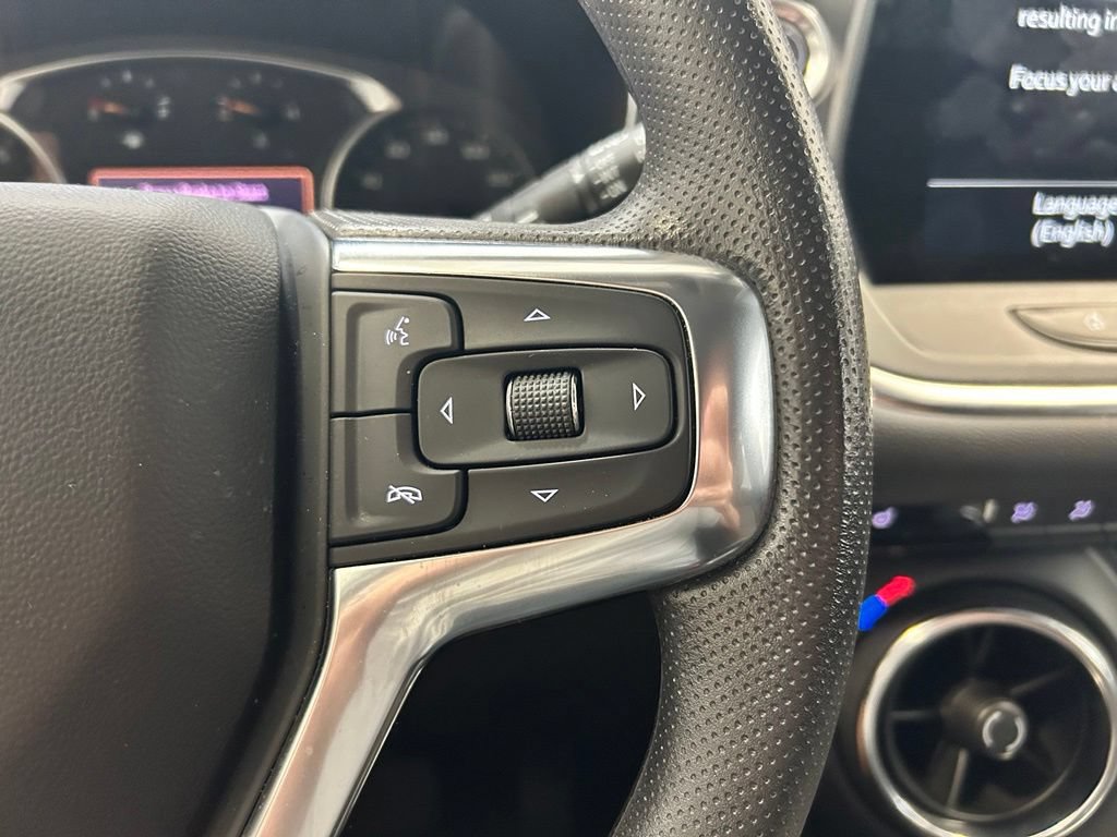 Used 2025 Chevrolet Blazer LT FWD image 11