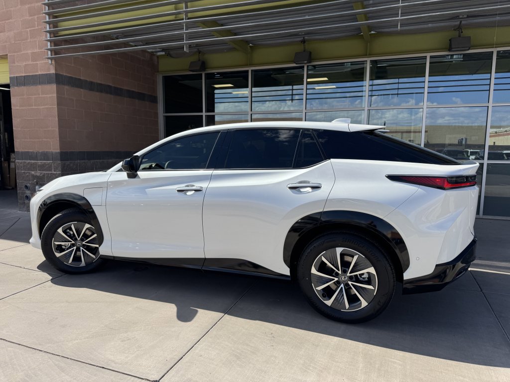 Used 2023 Lexus RZ 450e Premium image 5