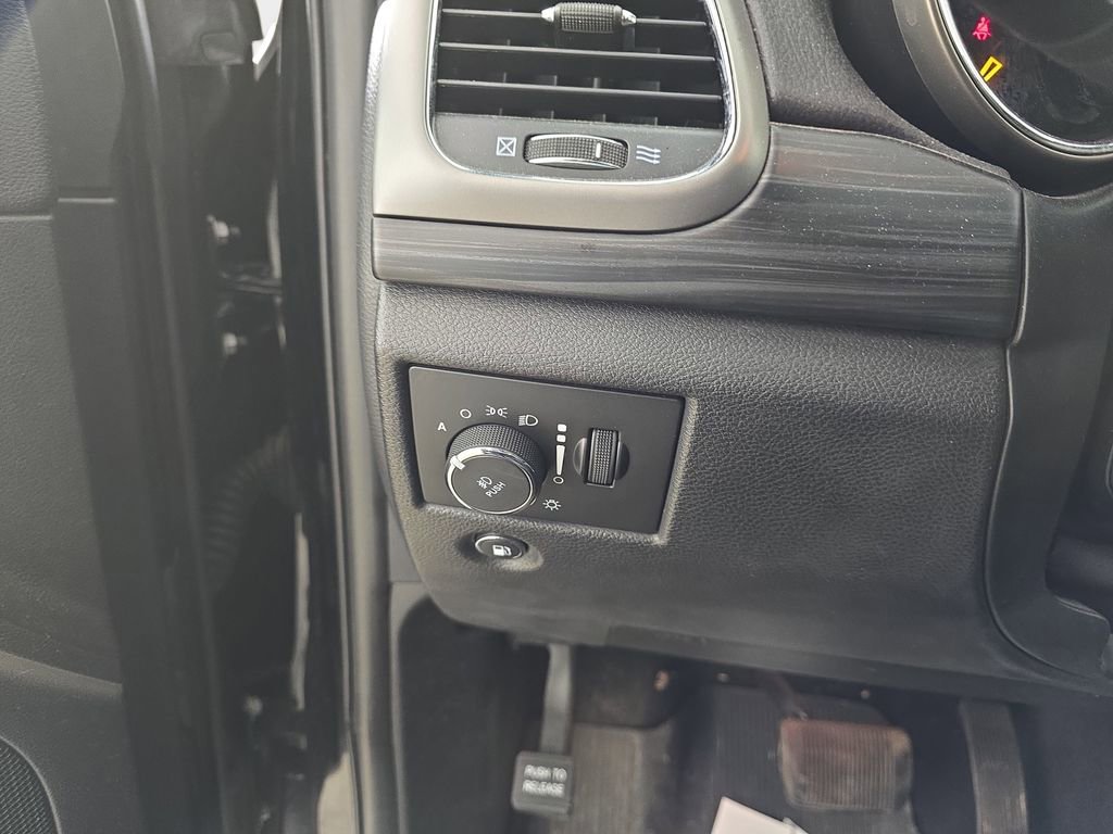 Used 2021 Jeep Grand Cherokee Laredo X image 29