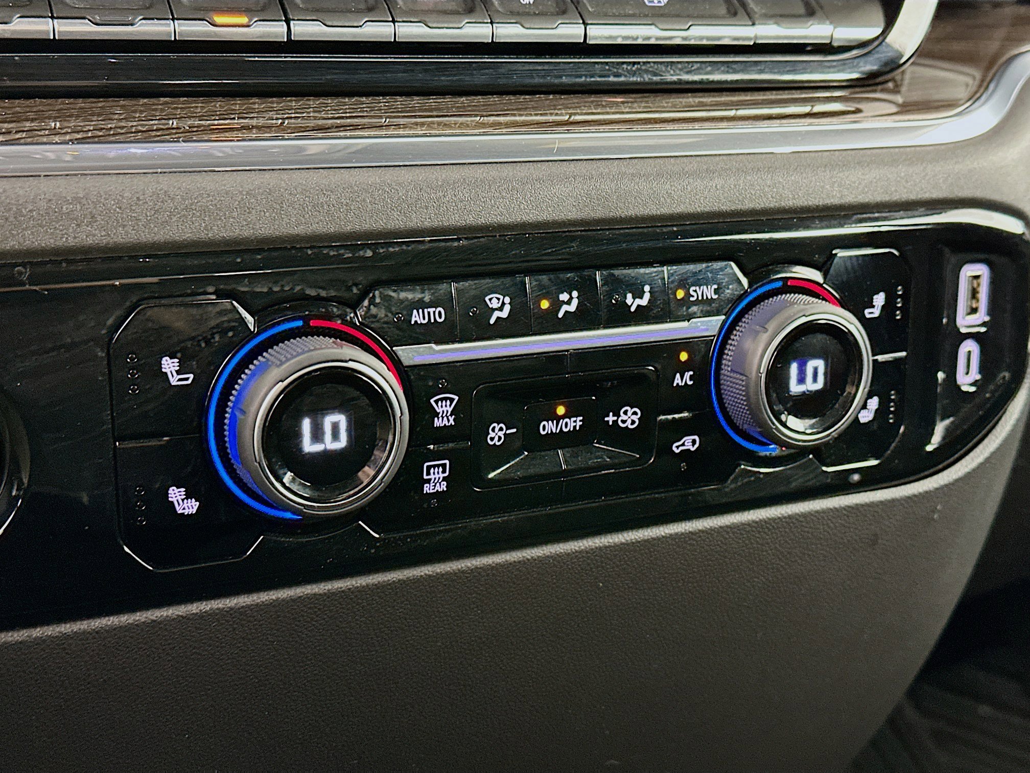 Used 2023 Chevrolet Silverado 1500 LT image 24