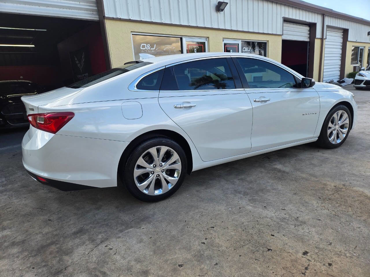 Used 2017 Chevrolet Malibu Premier w/ Driver Confidence Package FWD image 6