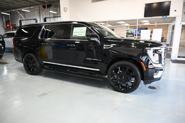 New 2026 GMC Yukon XL Denali w/ Denali Reserve Package AWD/4WD image 8