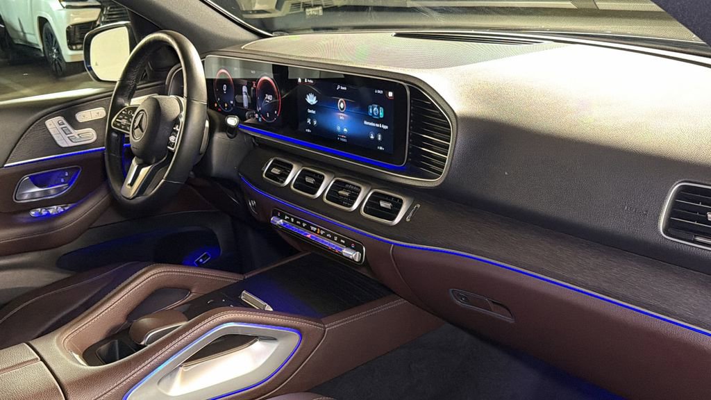 Used 2022 Mercedes-Benz GLE 350 4MATIC w/ Premium Package image 11