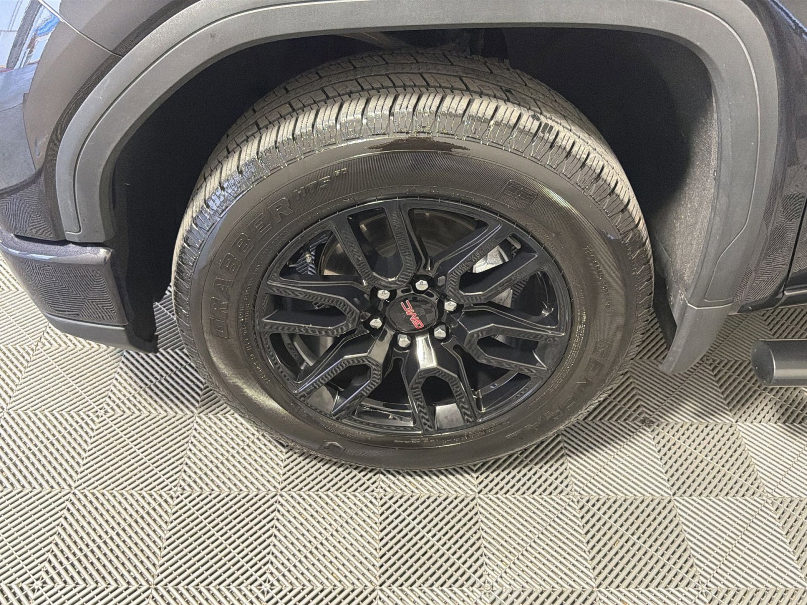 Used 2025 GMC Sierra 1500 Elevation image 12