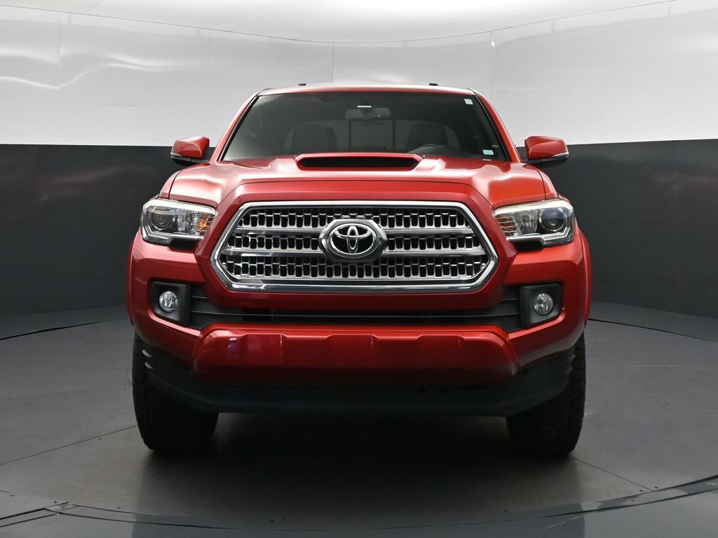 Used 2017 Toyota Tacoma TRD Sport w/ Premium & Technology Package AWD/4WD image 10