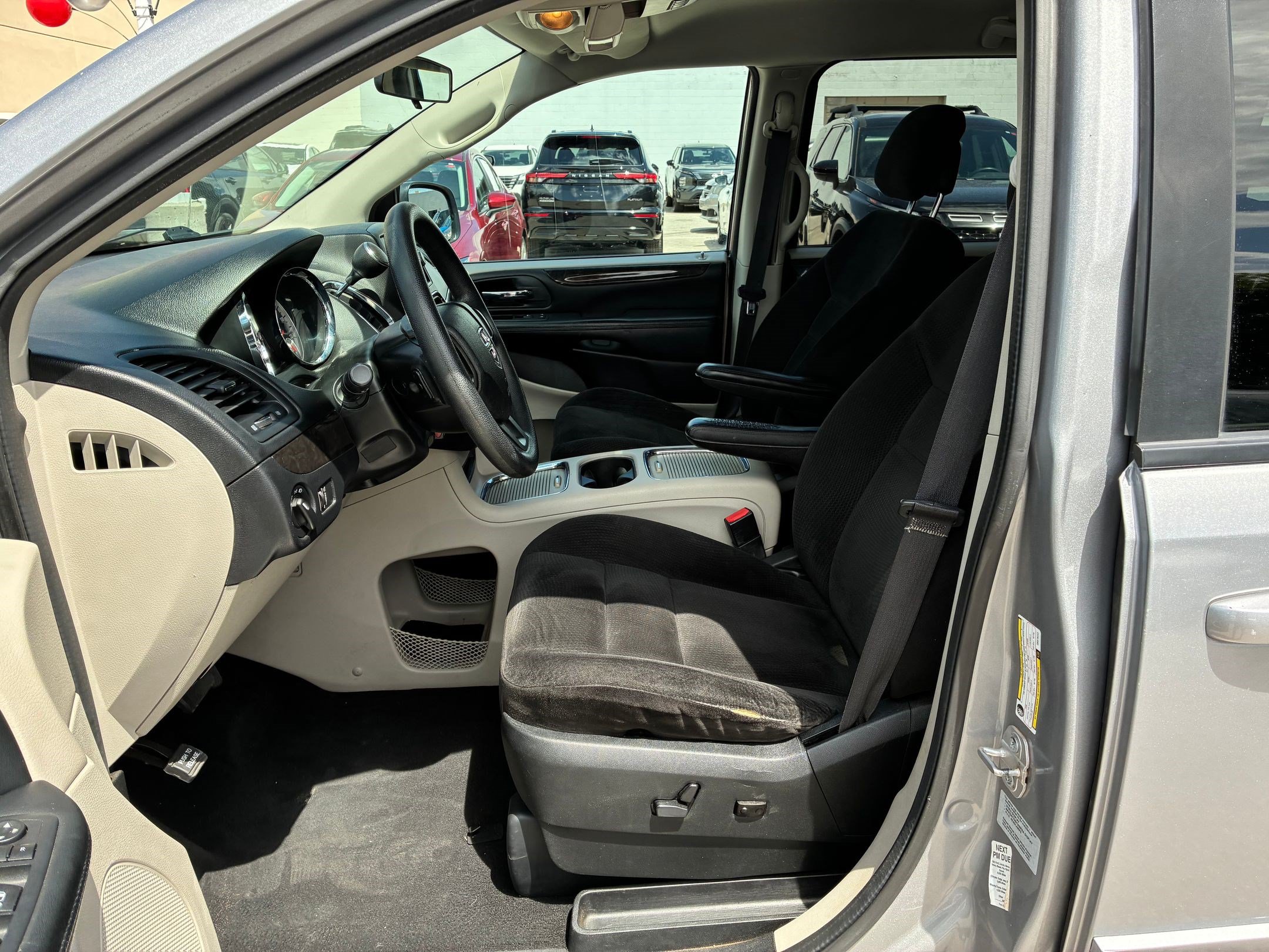 Used 2016 Dodge Grand Caravan SXT FWD image 18
