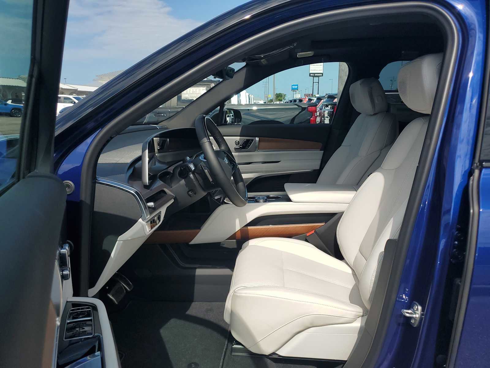 New 2026 Cadillac Vistiq Sport image 13