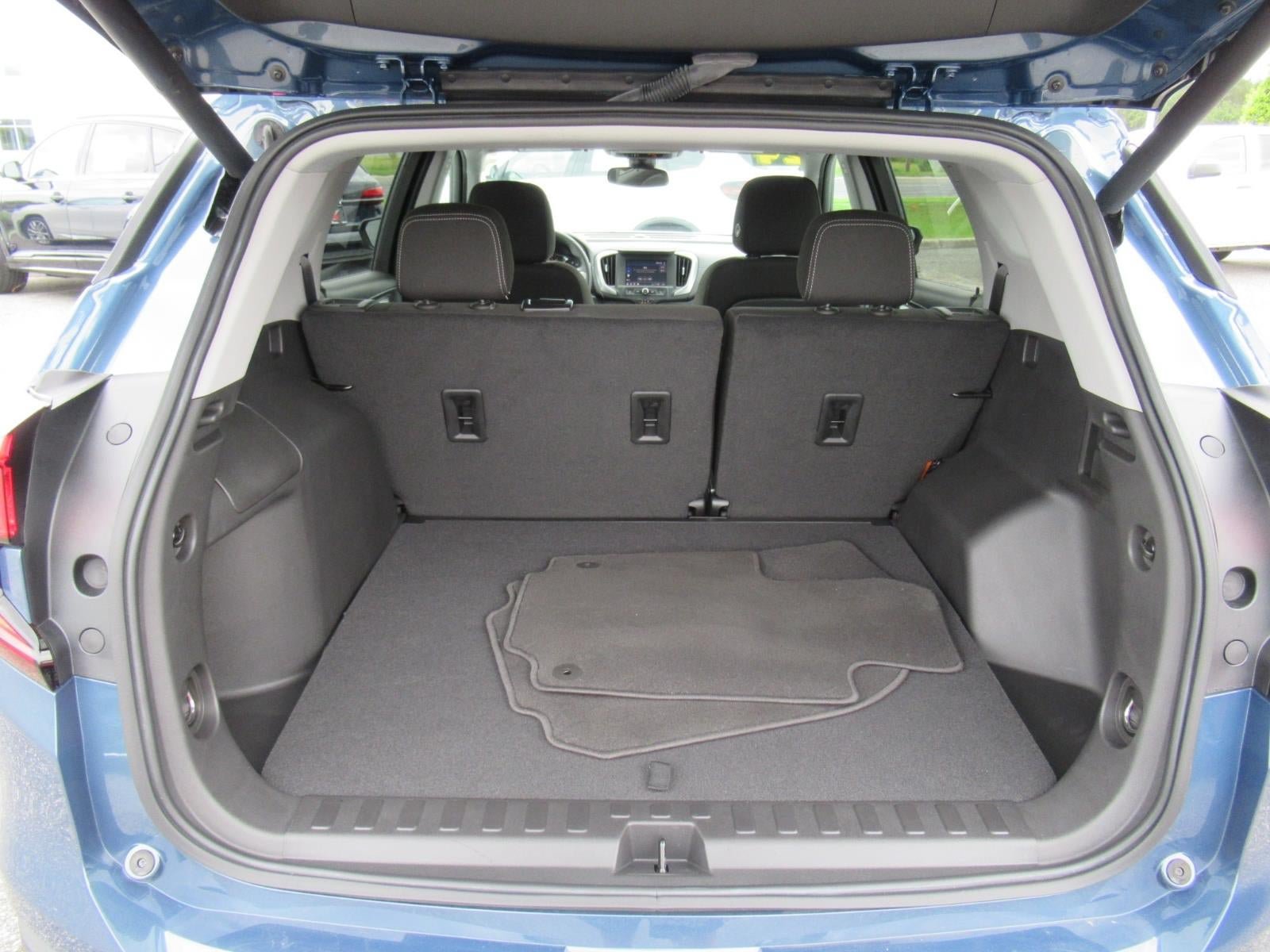 Used 2024 GMC Terrain SLE w/ Driver Convenience Package FWD image 33
