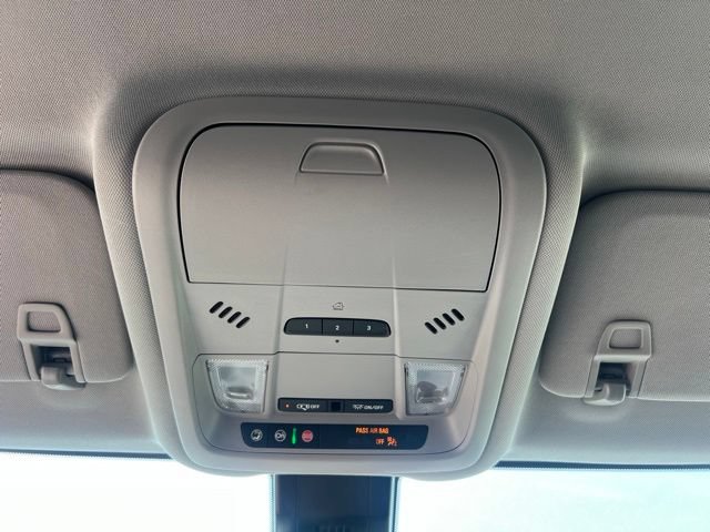 Used 2023 GMC Terrain SLT w/ LPO, Floor Liner Package AWD/4WD image 35