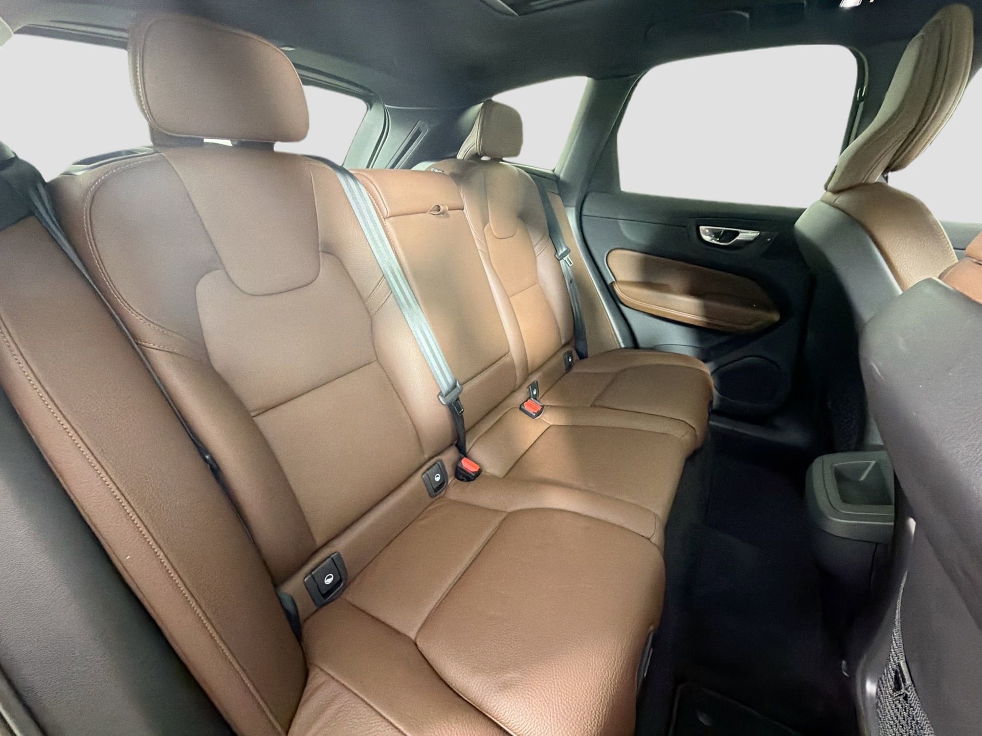 Certified 2023 Volvo XC60 B5 Plus w/ Protection Package Premier FWD image 28