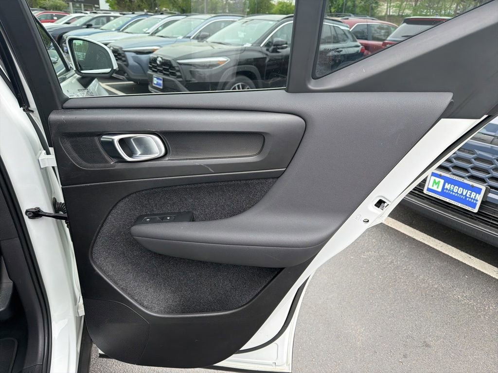 Used 2023 Volvo XC40 B5 Plus AWD/4WD image 13