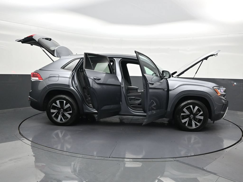 Used 2022 Volkswagen Atlas Cross Sport SE FWD image 37