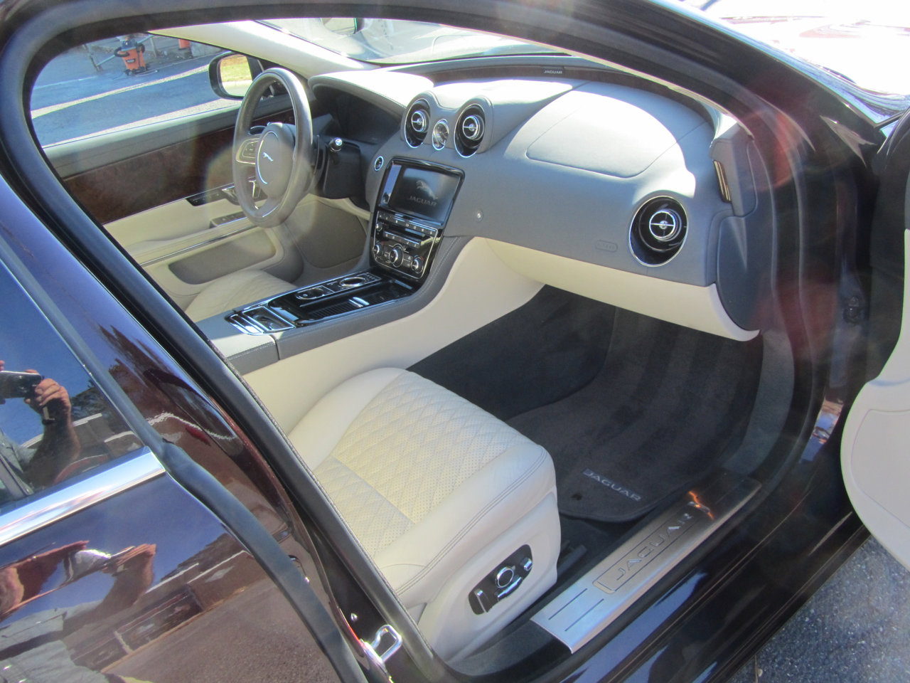 Used 2018 Jaguar XJ L Portfolio image 21